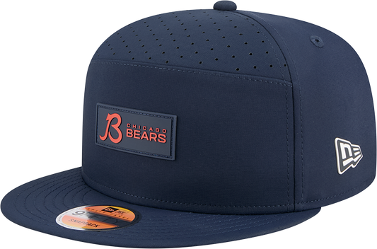 Men's Chicago Bears New Era Navy 2025 B Sideline Split Panel 9FIFTY Snapback Hat