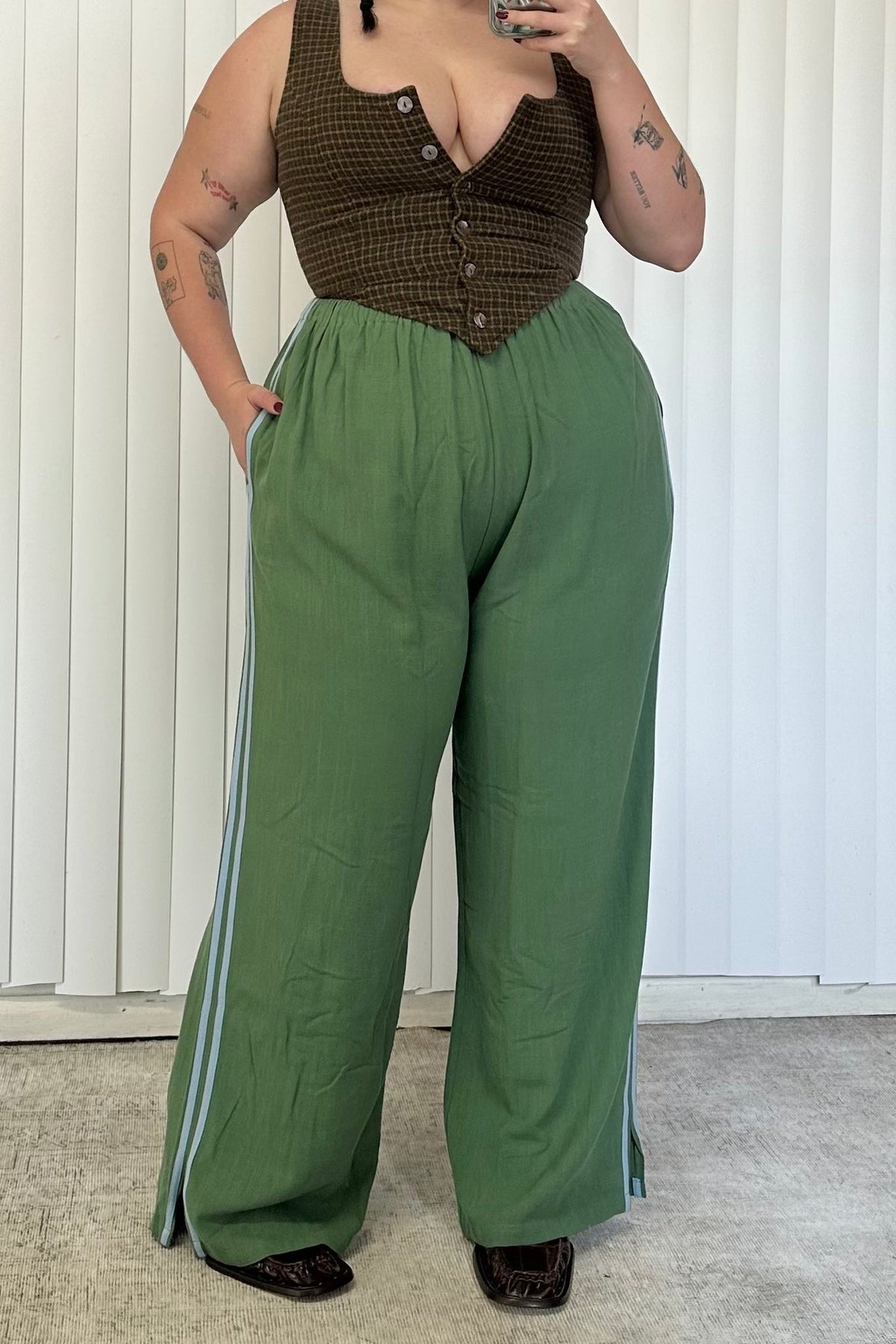 #28: XS Scrap Sporty Lazy Pants Soft Linen - Forest Green / Red