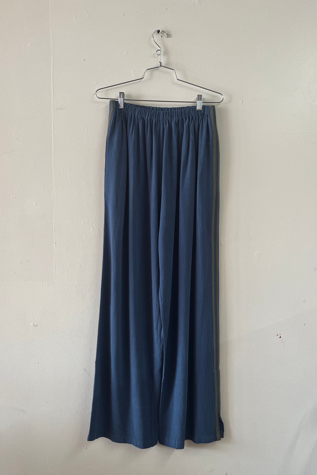 #43: L Scrap Sporty Lazy Pants Soft Linen - Midnight Blue / Army Green