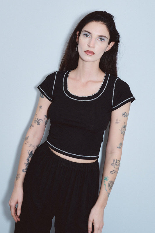 Scoop Tencel Rib Contrast Seam Baby Tee Black
