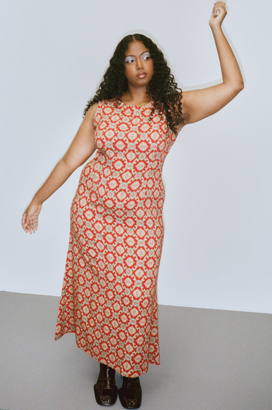 Good Woman Soft Linen Dress Fancy Red Couch